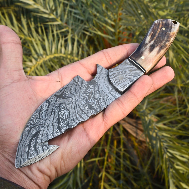 Handmade Damascus Steel Gut Hook Hunting Knife – Ram Horn Handle with Leather Sheath | Knives Zone