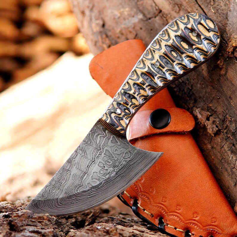 Hand Forged Damascus Skinner Knife – 7" Custom Hunting & Bushcraft Knife with Pakka Wood Handle and Leather Sheath