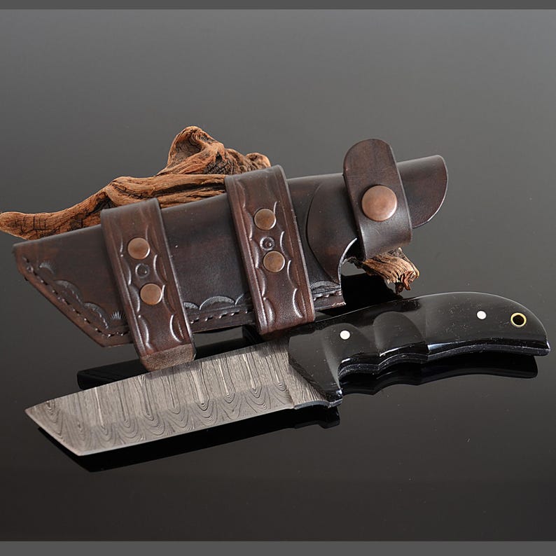 Handmade Full Tang Damascus Tanto Knife – Black Buffalo Horn Handle with Horizontal Leather Belt Sheath
