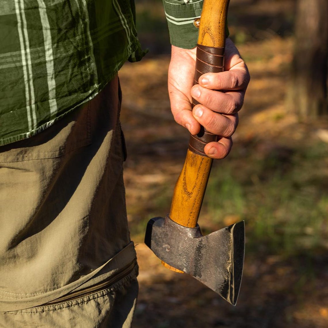 Hand Forged Bushcraft Axe with Hammer Poll – Mid-Length Camping Hatchet with Leather Sheath